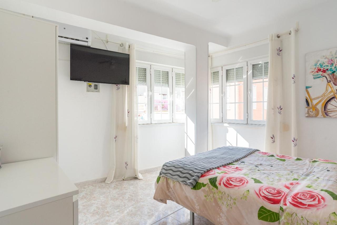 Rooms Breeze & Sun Malaga Exterior photo